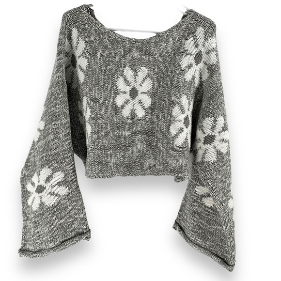Storia Sweaters - Storia Cropped Floral Daisy Bell Sleeve Sweater Grey/White Women's Size Small